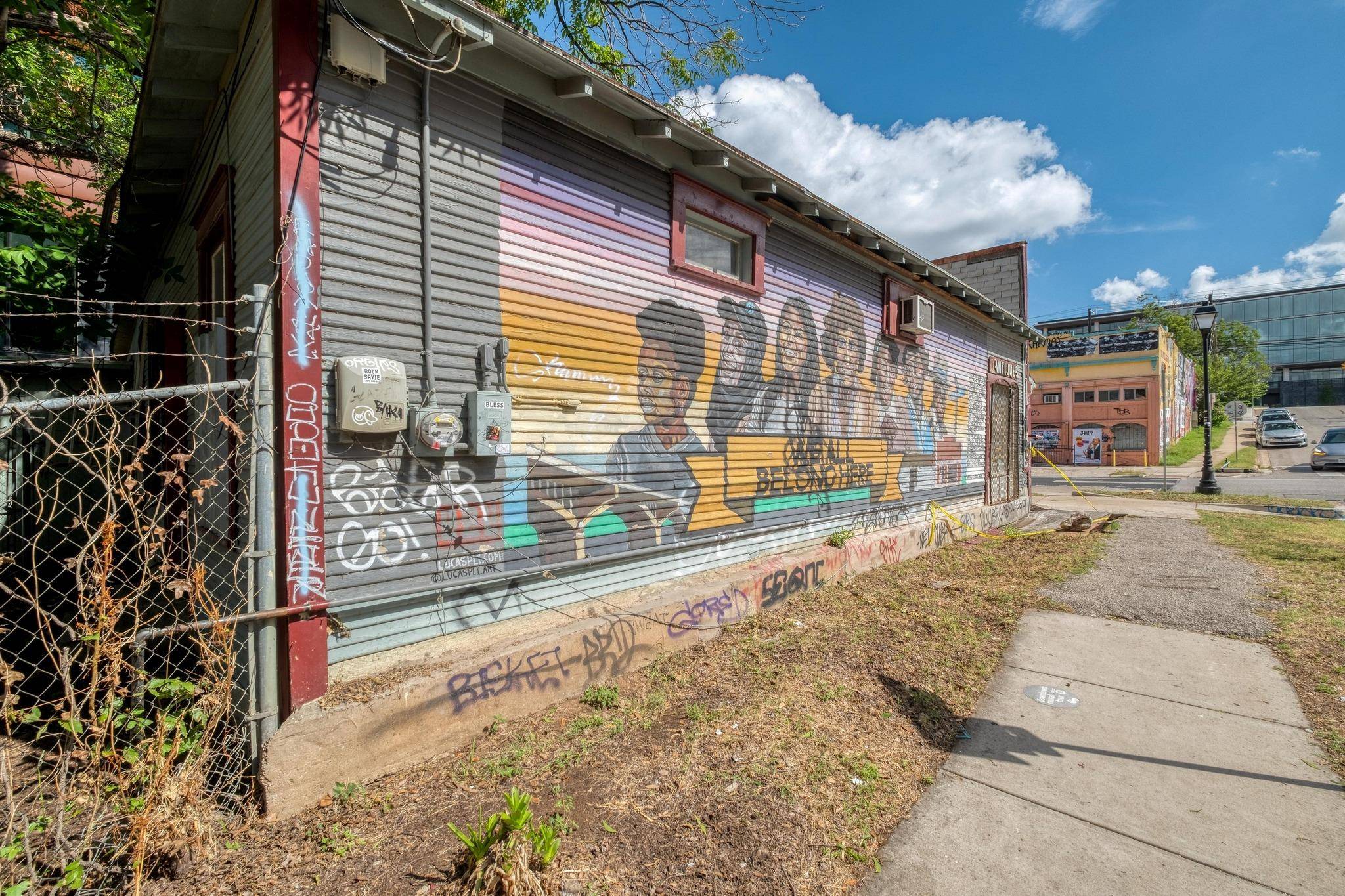 Austin, TX 78702,911 E 6th ST