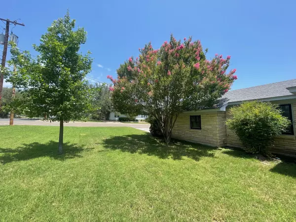Lampasas, TX 76550,601 S Arnold ST S