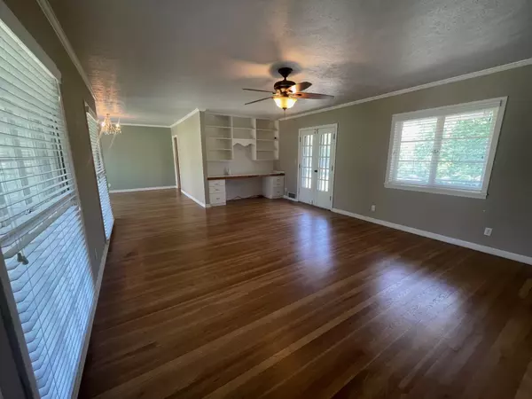 Lampasas, TX 76550,601 S Arnold ST S