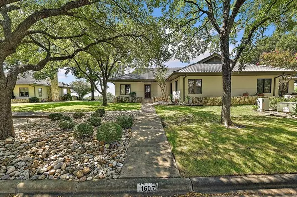 1607 Clubhouse Hill DR, Spicewood, TX 78669