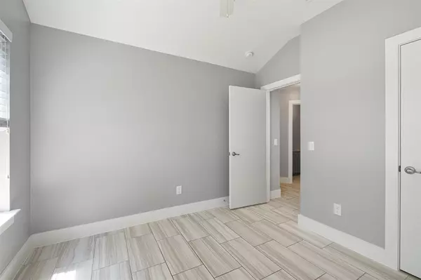 Pflugerville, TX 78660,902 LOW BRIM CV