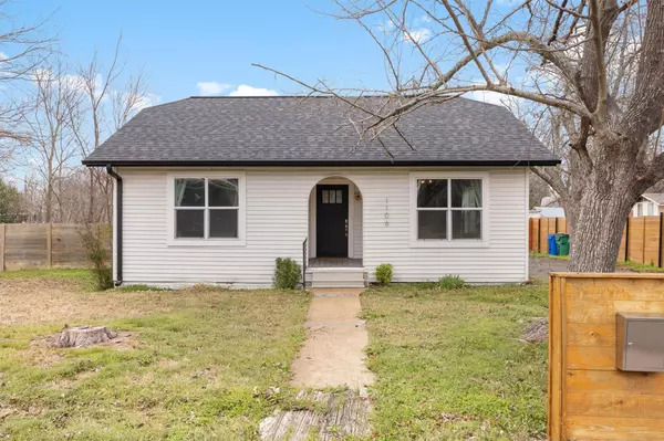 1106 Hackberry ST, Taylor, TX 76574