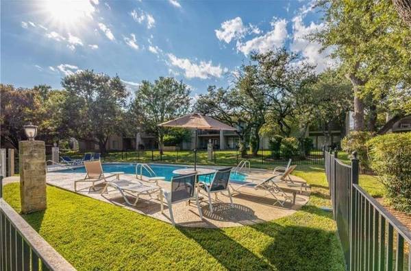 210 Lido ST #L-2, Lakeway, TX 78734