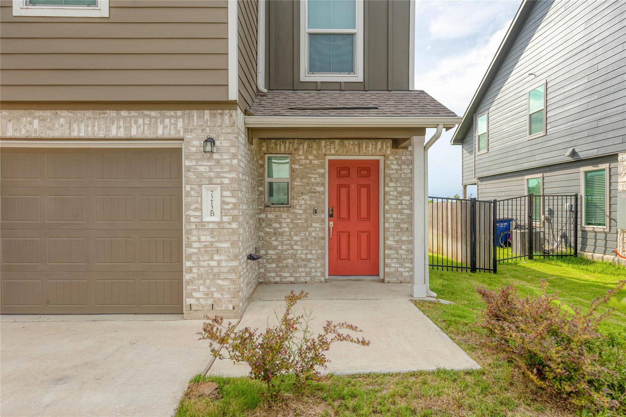 7212 Sparkling Light DR #B, Del Valle, TX 78617