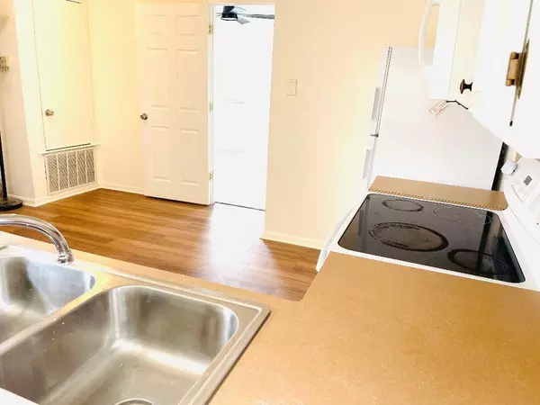 Austin, TX 78745,5608 Cougar DR #203