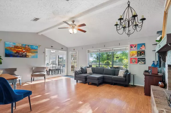 Meadowlakes, TX 78654,421 Saint Andrews ST