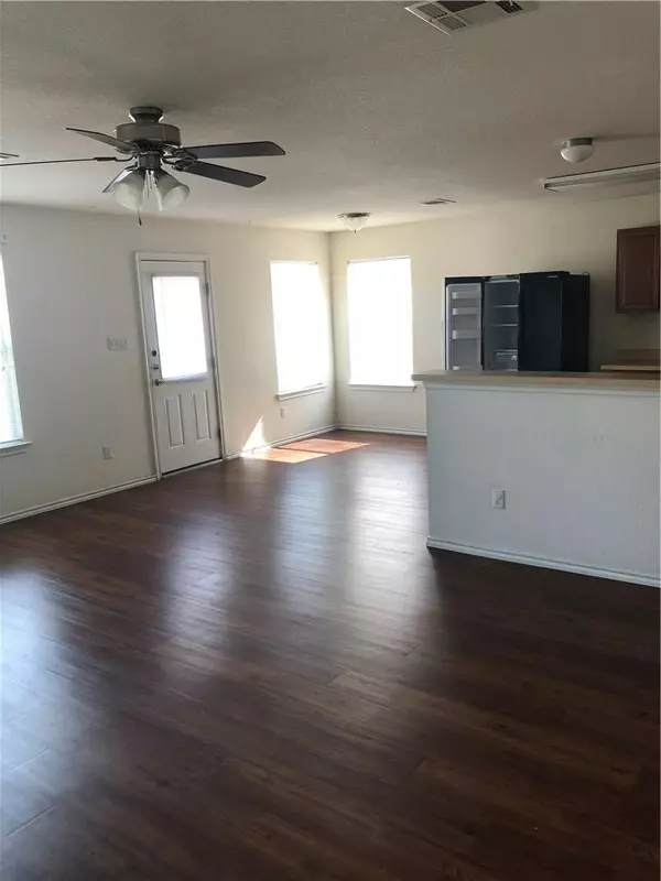 Elgin, TX 78621,18336 Crestwind LN