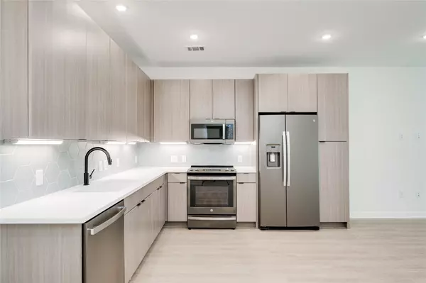 Austin, TX 78745,4802 S Congress Ave #121