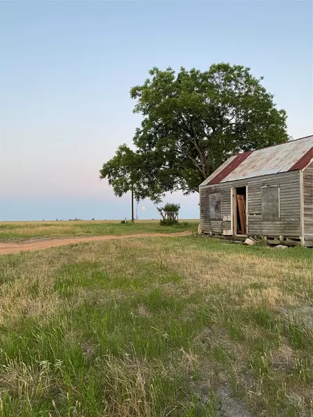 939 Knape RD, La Grange, TX 78945