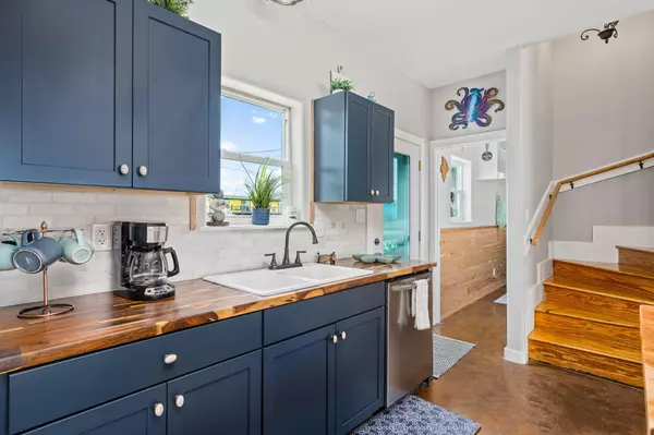 Rockport, TX 78382,139 Lakeshore DR