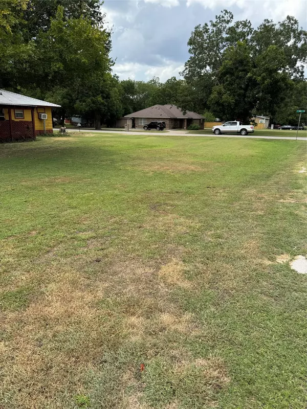 Smithville, TX 78957,501 Hill ST