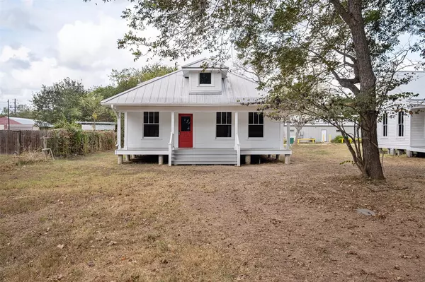 Smithville, TX 78957,304 Washington ST