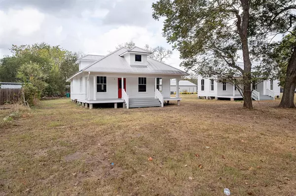 Smithville, TX 78957,304 Washington ST