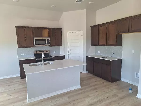 Florence, TX 76527,506 Story Ave