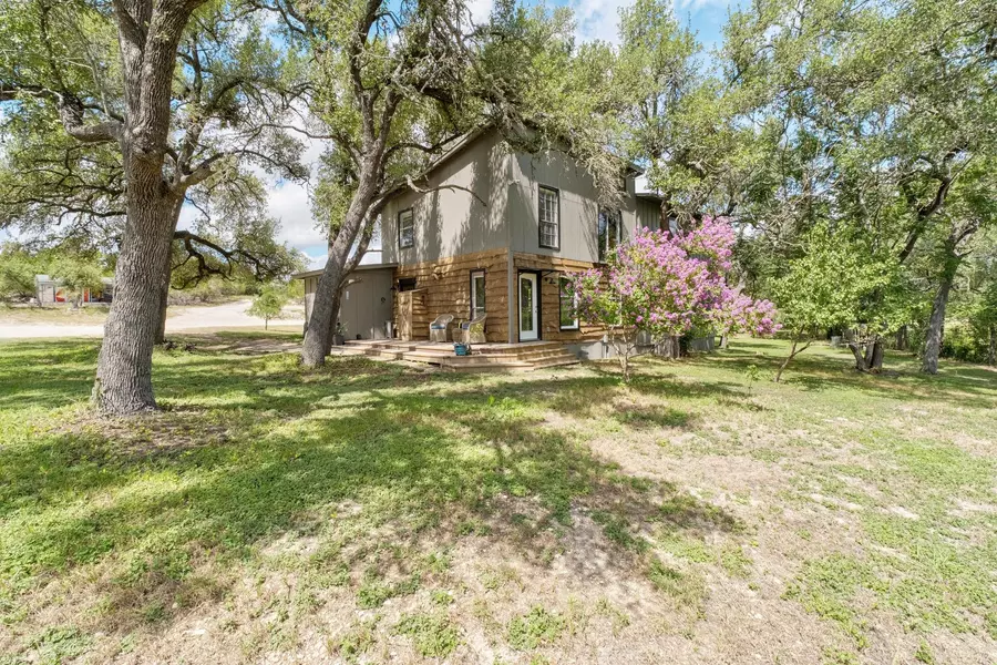 501 Twin Oaks TRL, Dripping Springs, TX 78620