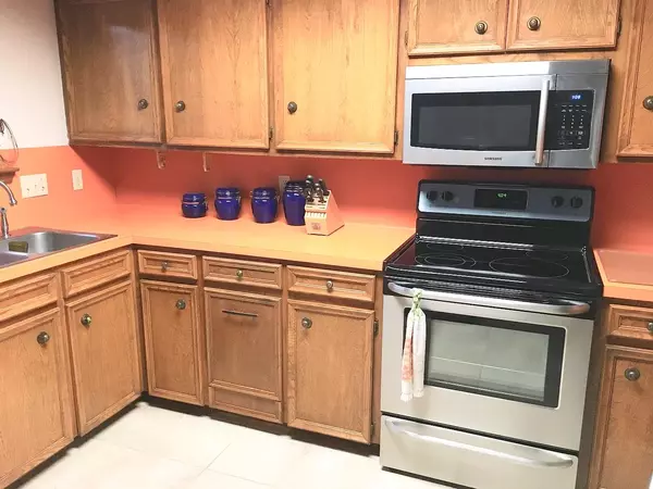 Lakeway, TX 78734,709 Show Low CT