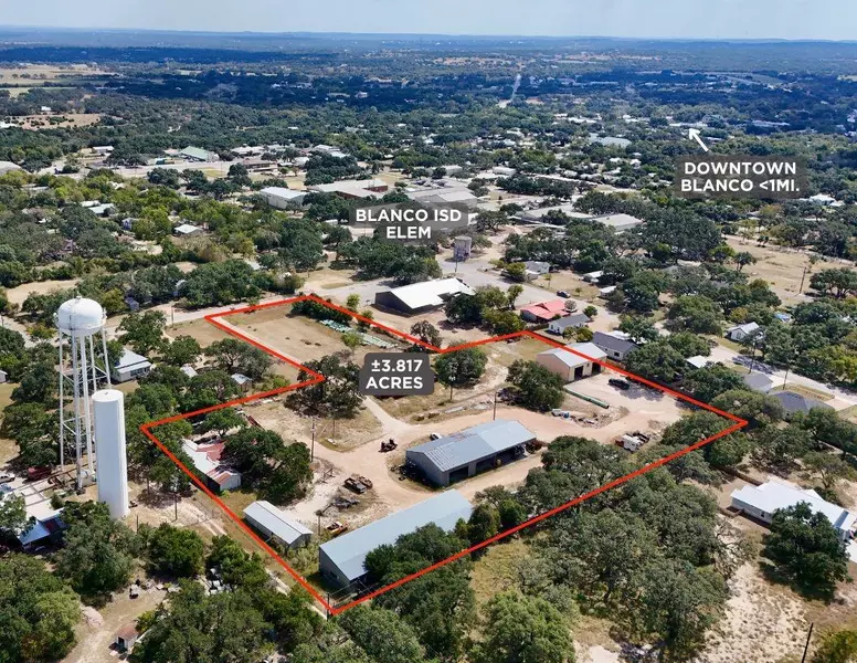 1008 13th ST, Blanco, TX 78606