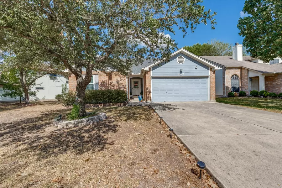 207 Sandhill DR, Lockhart, TX 78644