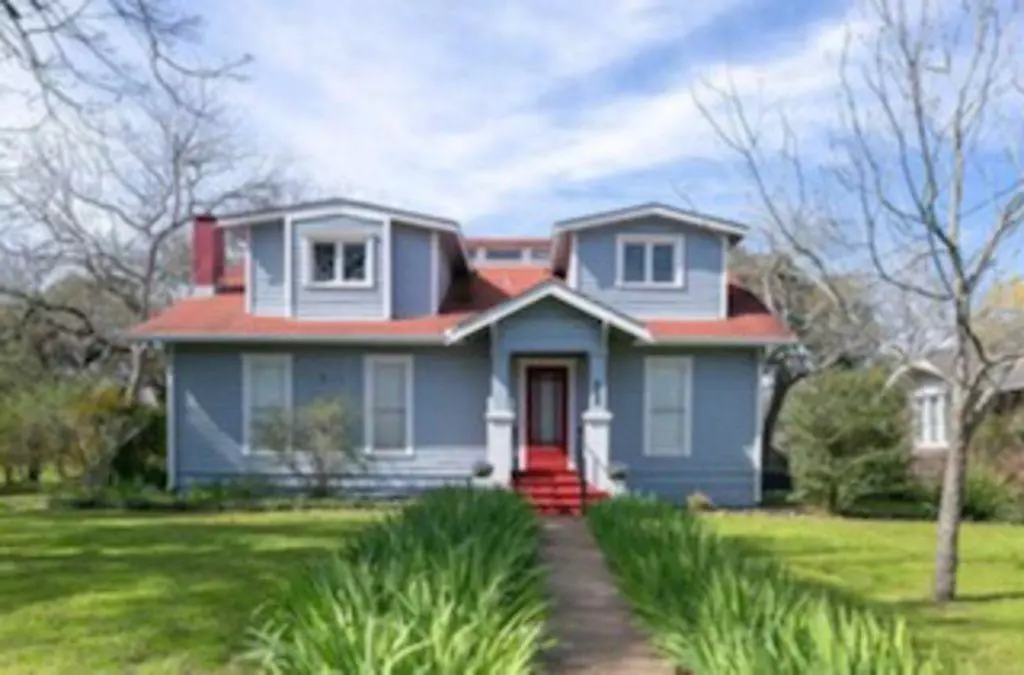 Lockhart, TX 78644,423 S Main ST