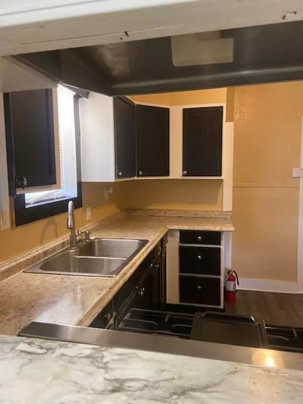 Luling, TX 78648,214 S Hackberry Ave