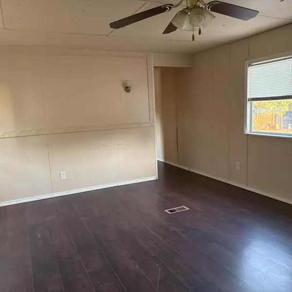 Liberty Hill, TX 78642,400 Phillip LN