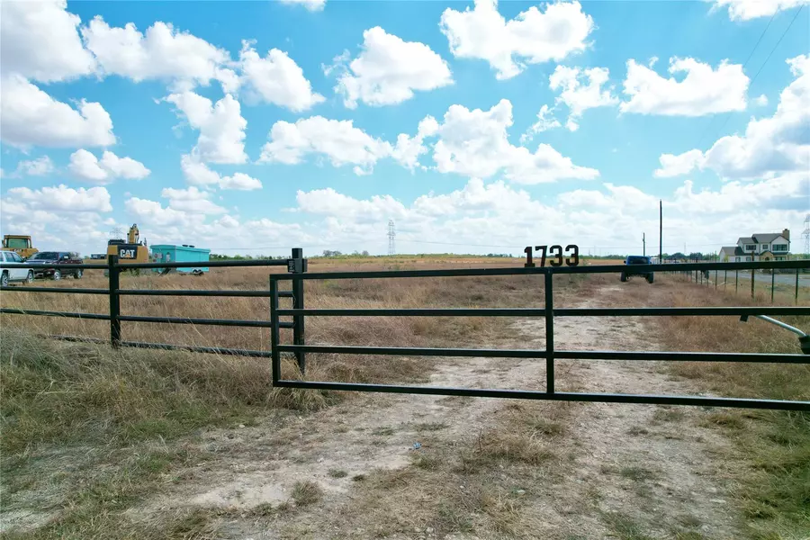 1733 Scull RD, San Marcos, TX 78666
