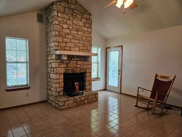 Elgin, TX 78621,102 Stubblefield DR