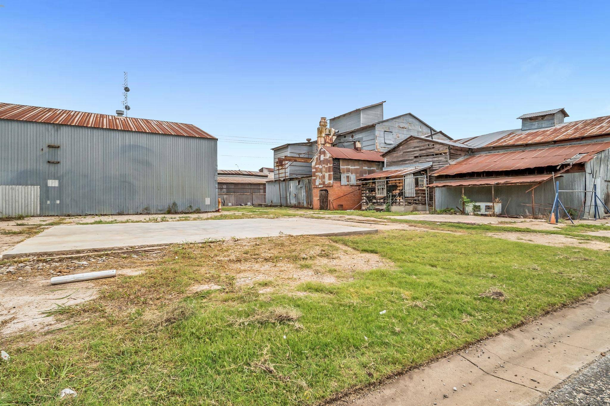 Giddings, TX 78942,136 S Caldwell-D ST