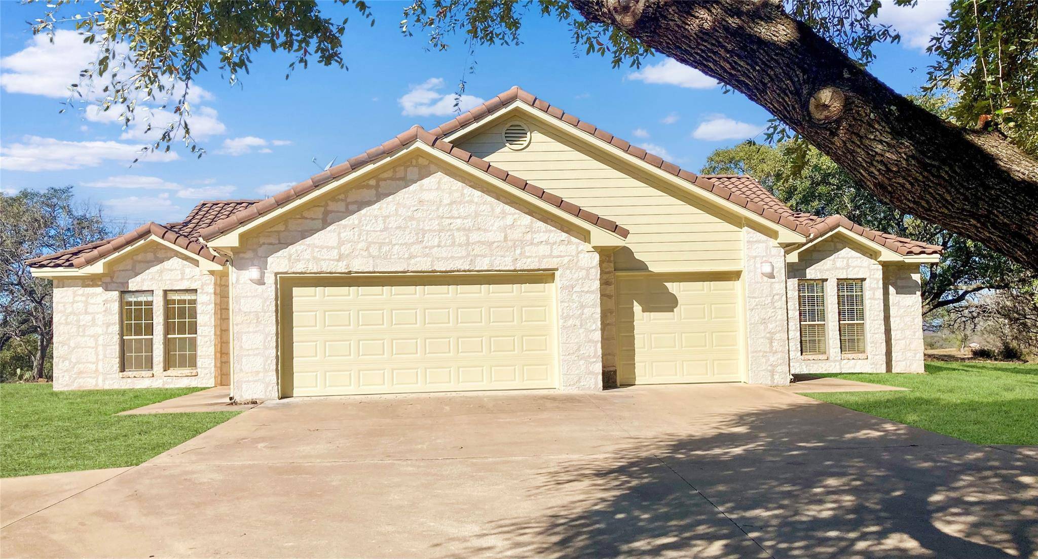 708 Hi Circle West DR #B, Horseshoe Bay, TX 78657