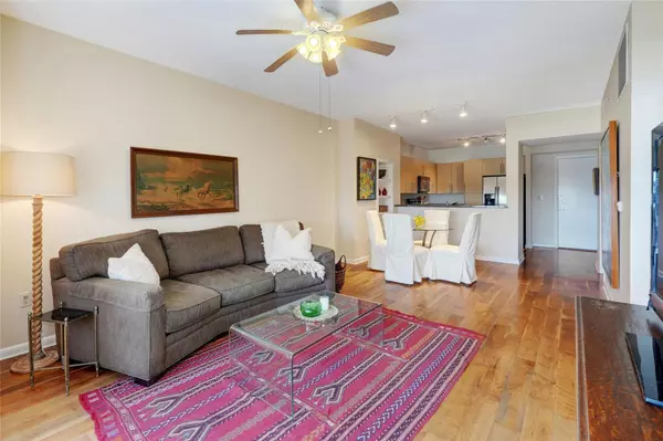 Austin, TX 78701,54 Rainey ST #1017