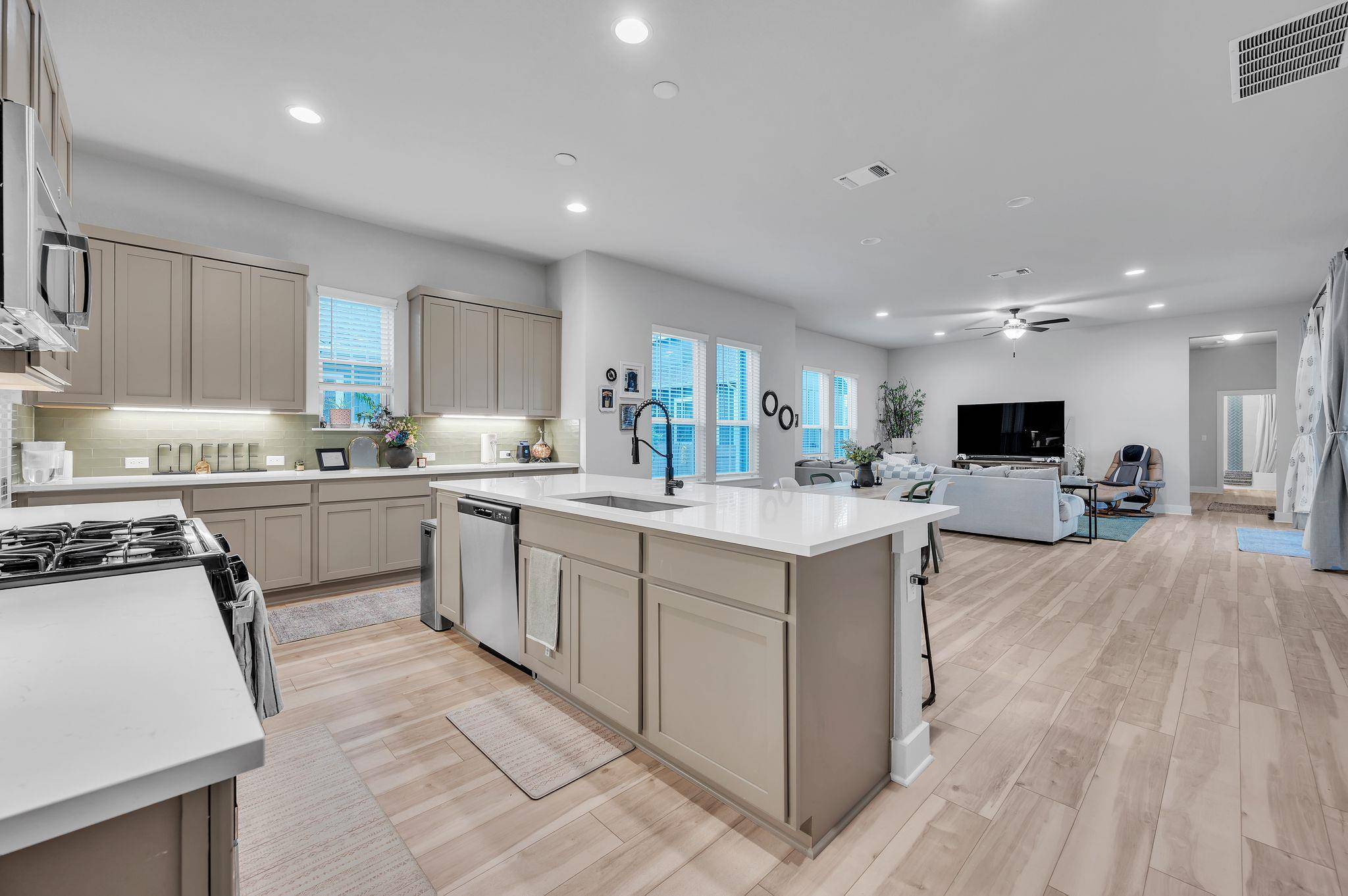 Austin, TX 78744,7413 Boyd Haven DR