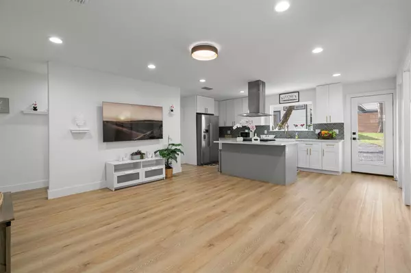 Austin, TX 78757,8516 Contour DR