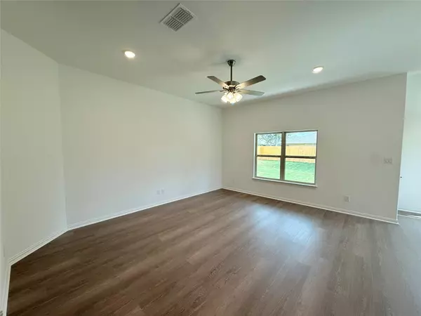 Elgin, TX 78621,13609 Barn Chime ST