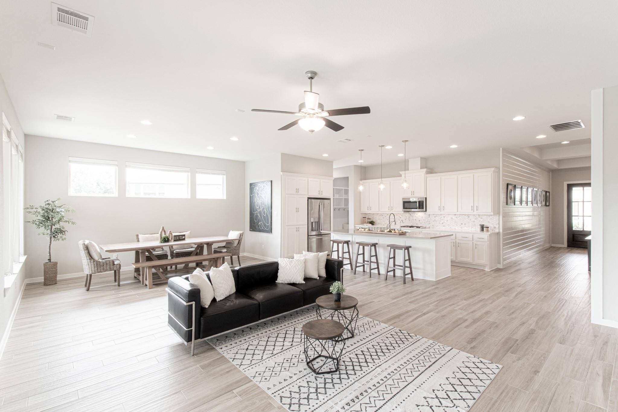 716 Dayridge DR, Dripping Springs, TX 78620