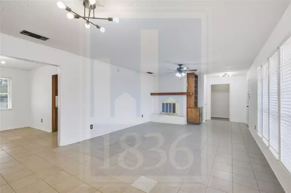 Taylor, TX 76574,609 Carlos G Parker BLVD NW