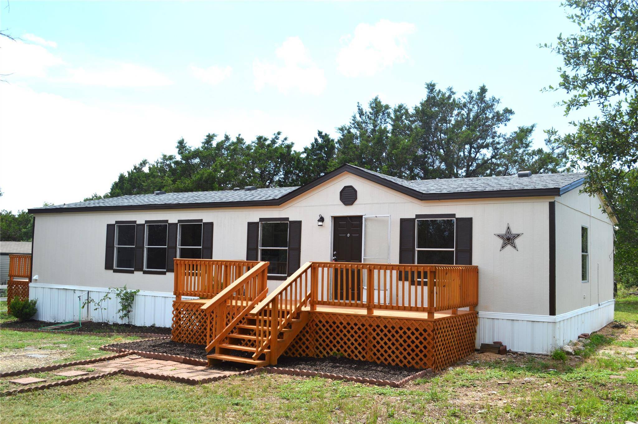 400 Saratoga Springs PL, Liberty Hill, TX 78642