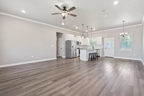 Florence, TX 76527,103 W Tomlinson ST