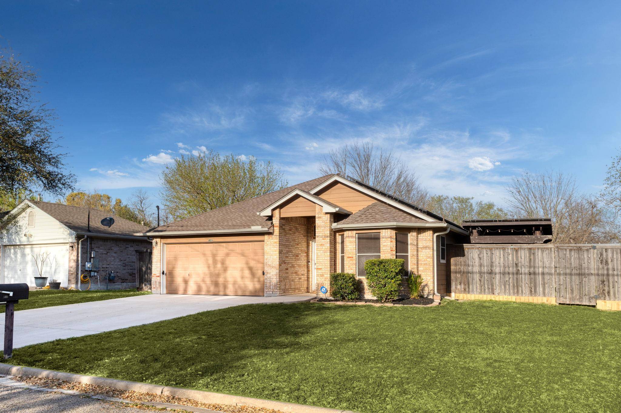 Thrall, TX 76578,409 Lydia LN