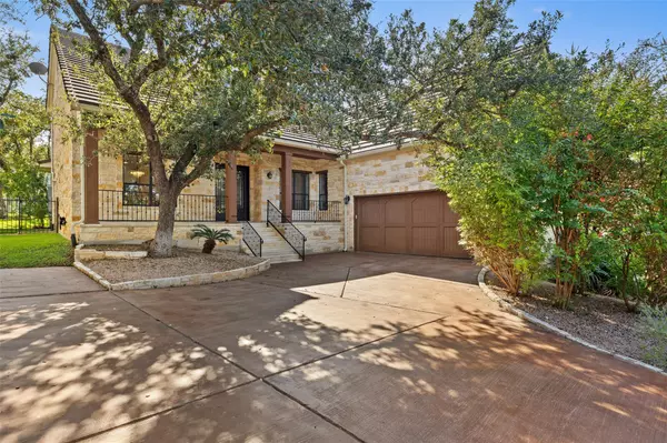 41 Tiburon DR, The Hills, TX 78738