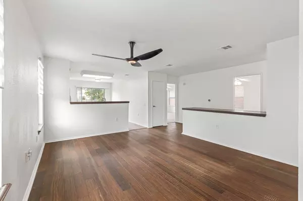 Austin, TX 78744,5608 Apple Orchard LN