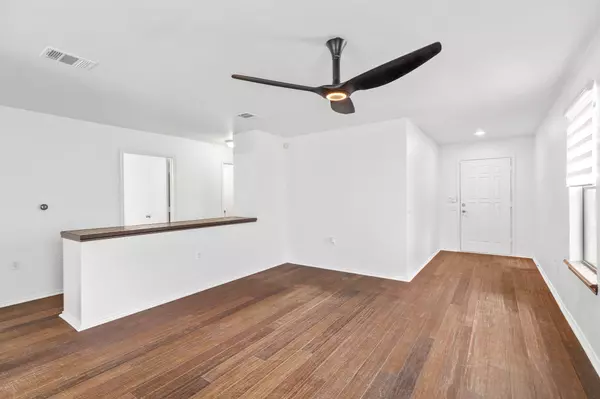 Austin, TX 78744,5608 Apple Orchard LN