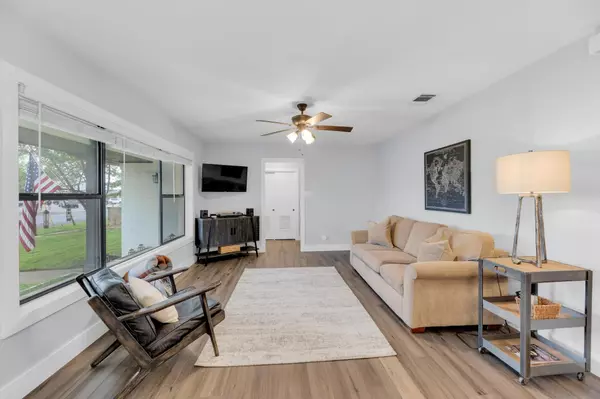 Elgin, TX 78621,214 N Avenue C