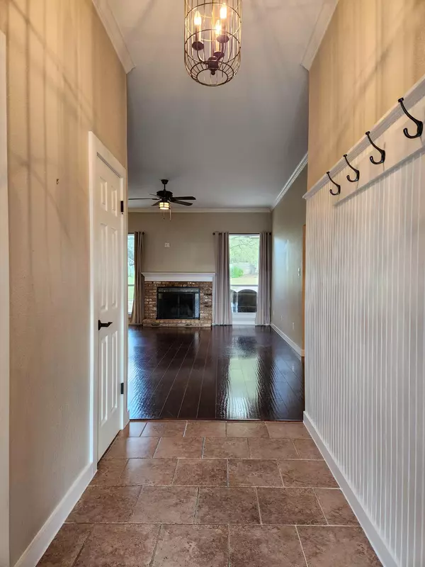 Dripping Springs, TX 78620,207 Meadows LN