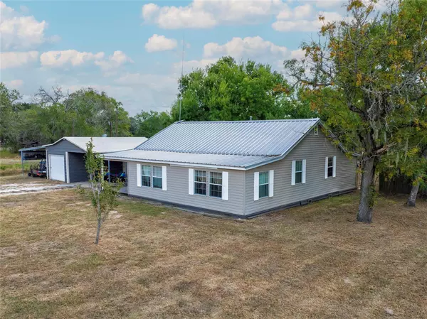 Hallettsville, TX 77964,371 County Road 146