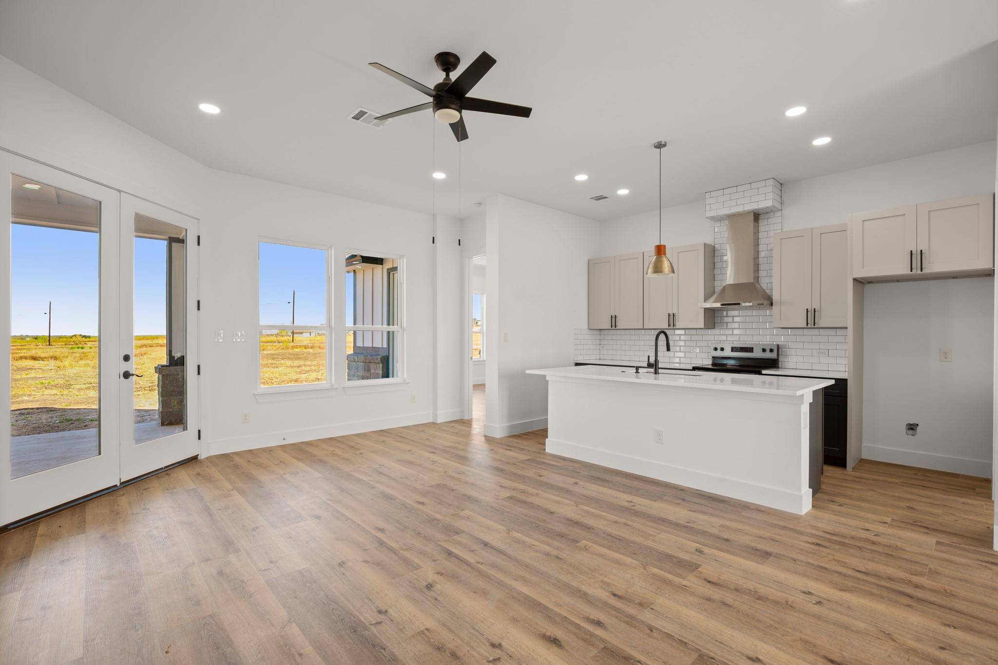 Del Valle, TX 78617,142 Desperado LOOP