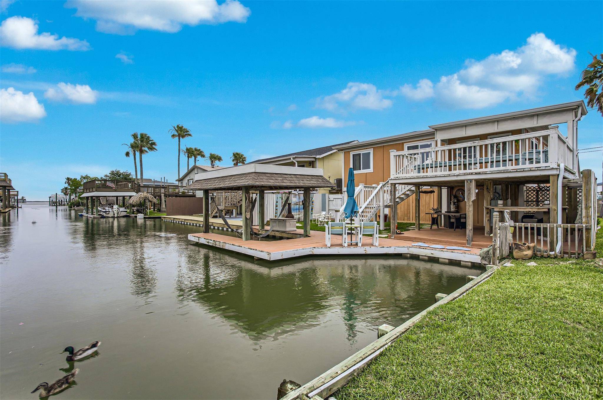 12 Highland DR, Hitchcock, TX 77563