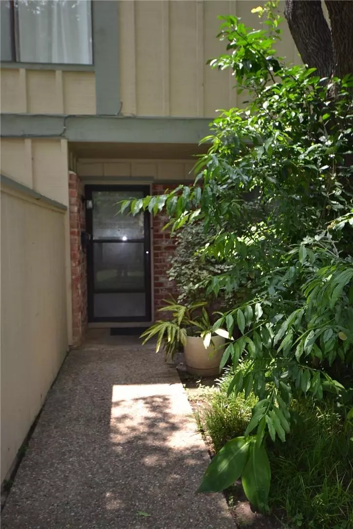 Austin, TX 78758,900 W Village LN
