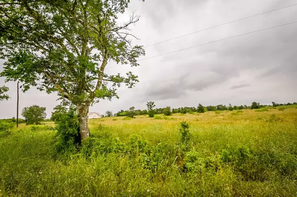 TR 5 000 County Road 451, Waelder, TX 78959