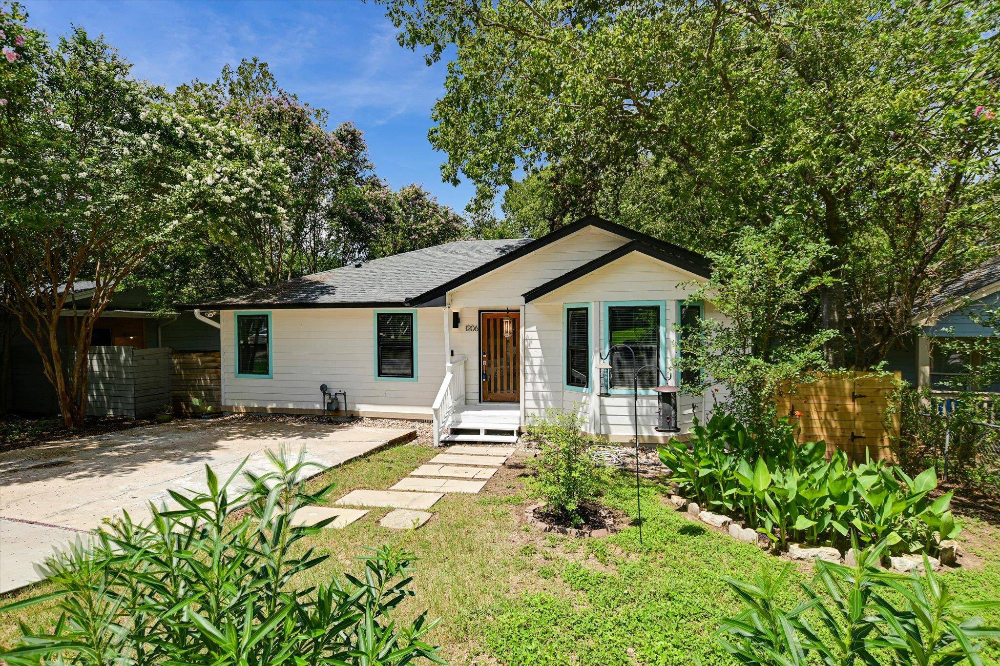 1206 Eleanor ST, Austin, TX 78721