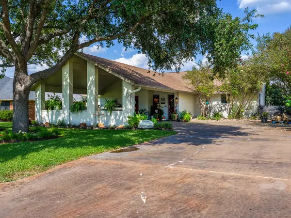 Meadowlakes, TX 78654,430 Saint Andrews ST